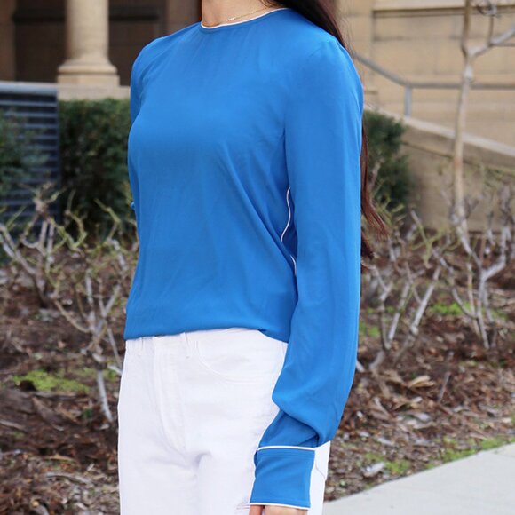 Marni Crew-Neck Silk Blouse – Timeless Elegance in Mazarin Blue! - Picture 2 of 8